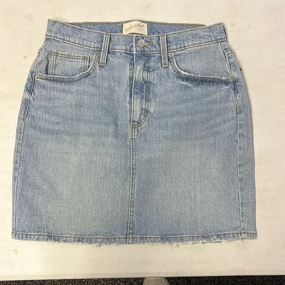 New! Women's High-Rise Denim Mini Skirt - Universal Thread -Light Wash -6 - Picture 2 of 8